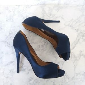 Badgley Mischka Navy Blue pumps.